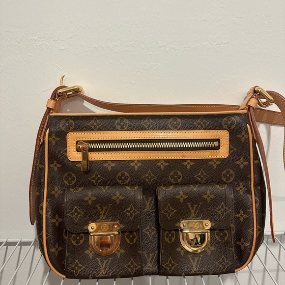 Louis Vuitton Hudson Monogram Shoulder Bag - Picture 1 of 4